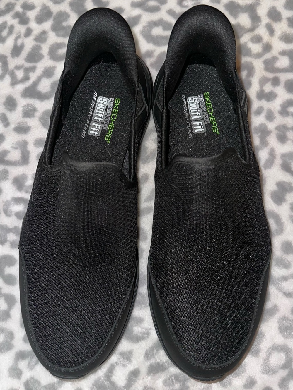 New mens sketchers swift fit memory foam shoes